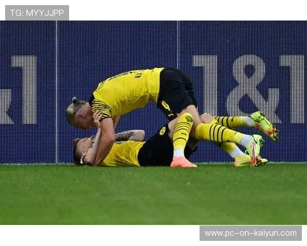 哈兰德强行带球突破令人侧目 哈兰德强行带球突破令人侧目